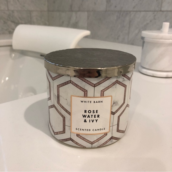 White Barn Rose Water and Ivy Marble Hexagon Candle - Picture 2 of 4